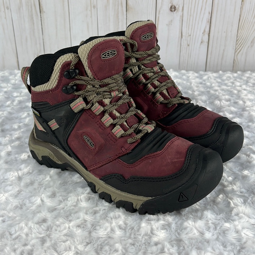 Keen Lace-Up Hiking Boots Burgundy Black Tan